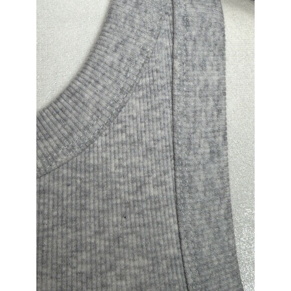 Old Navy Women’s Medium Light Heather Gray Snug Fit Rib-Knit Crop Tank Top - Picture 2 of 8